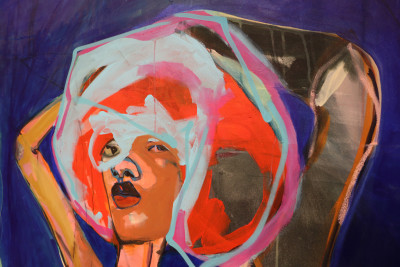 ein Teil einer Frau in bunten Farben auf einer Leinwand