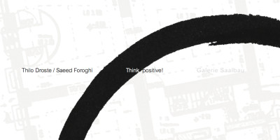 schwarzer Halbkreis übr einem hellen Grundriss