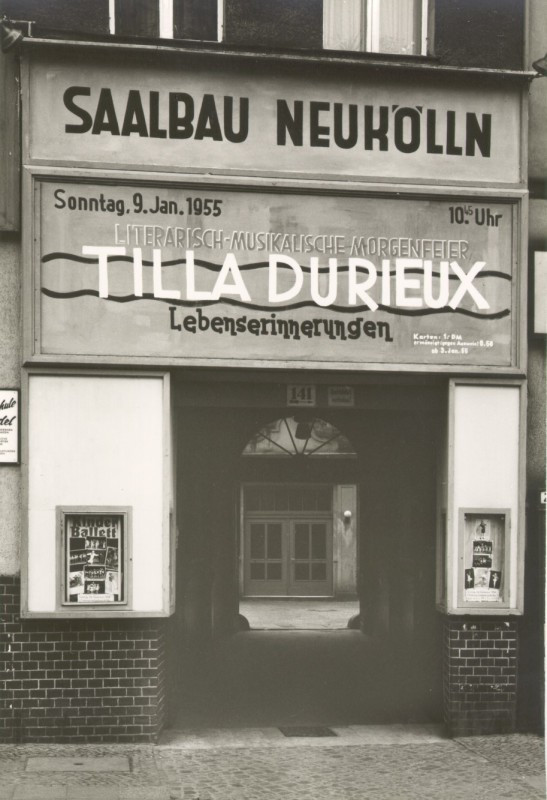 Historical photograph of the entrance facade into the front yard of Heimathafen